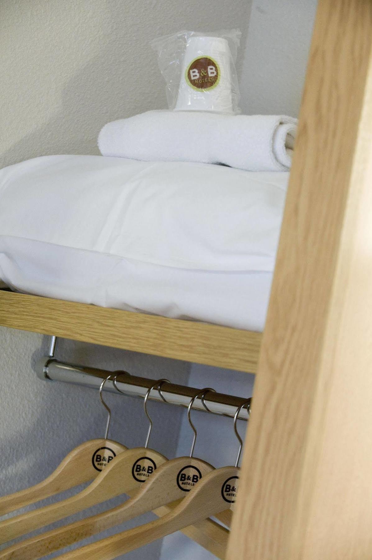 B&B Hotel Calais Centre St Pierre Екстер'єр фото