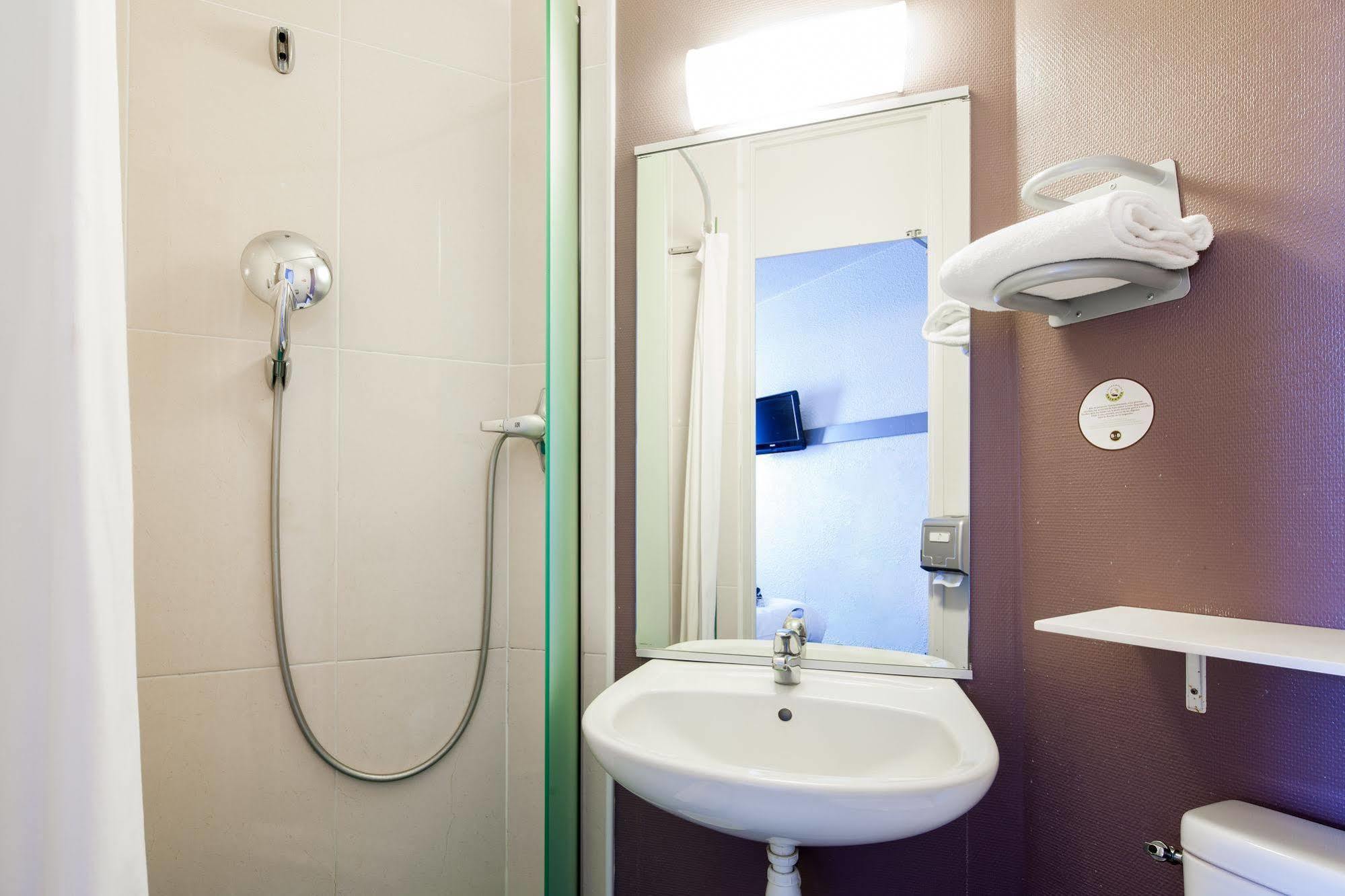 B&B Hotel Calais Centre St Pierre Екстер'єр фото