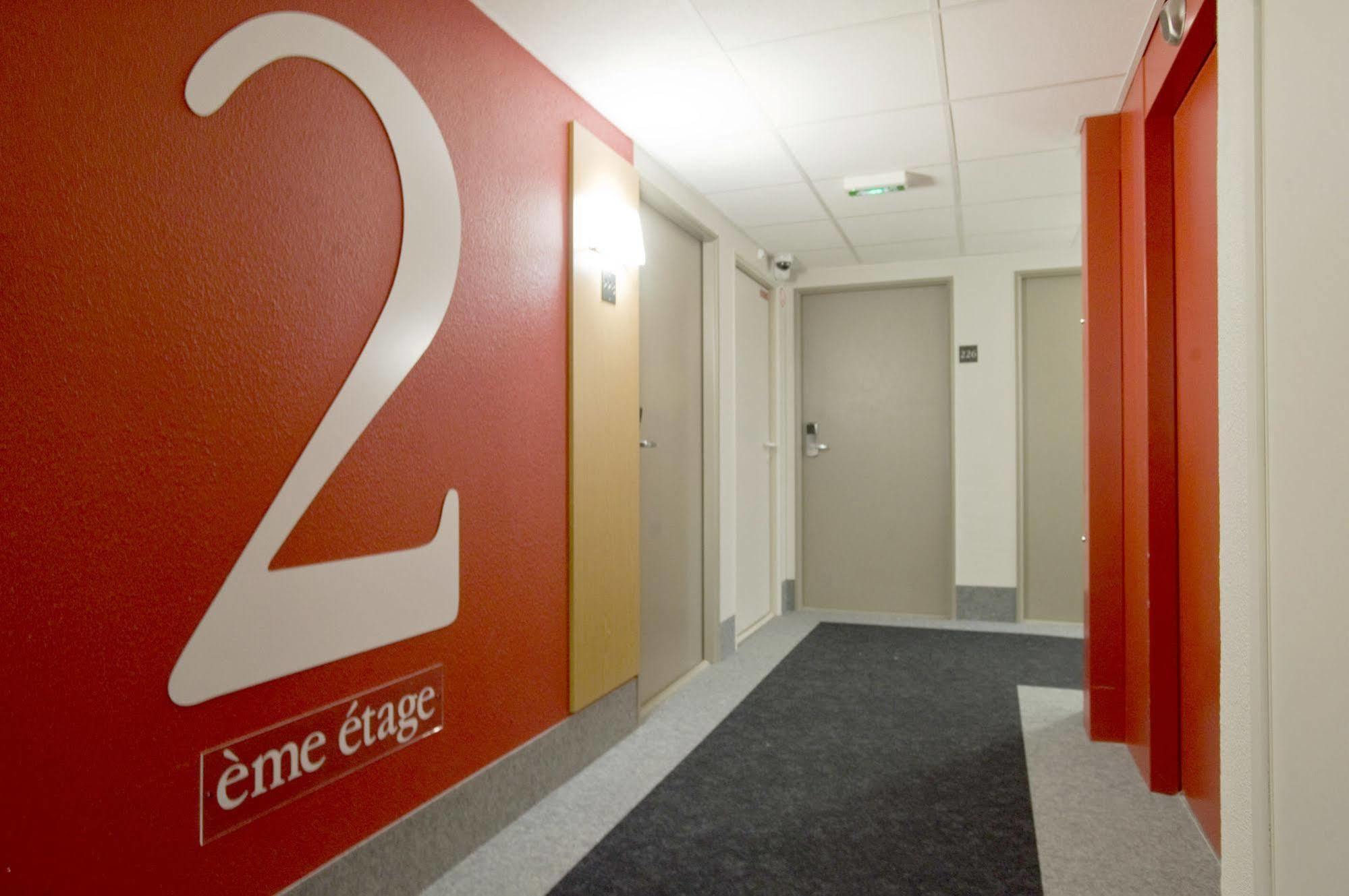 B&B Hotel Calais Centre St Pierre Екстер'єр фото
